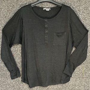 Vince black button neck t-shirt in linen M